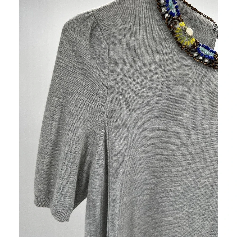 ANTHROPOLOGIE Knit Top W/Beaded Neckline Light Gray Short Sleeve Size M - Picture 4 of 12
